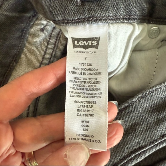 Levi's Gray Denim Shorts Cuffed Casual Style - Picture 4 of 11